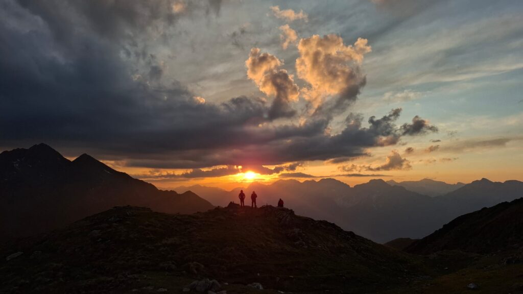 Ein atmosphärischer Sonnenuntergang am längsten Tag des Jahres