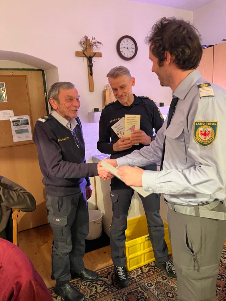 Übergabe des Ehenabzeichens an Dieter Schweiger