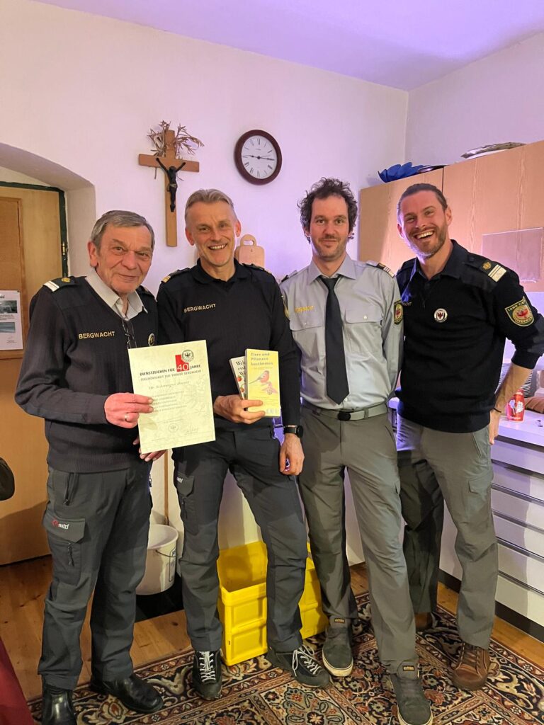 Dieter Schweiger, Bezirksleiter Volker Ried, Michael Montibeller und Patrick Neff (vl.)